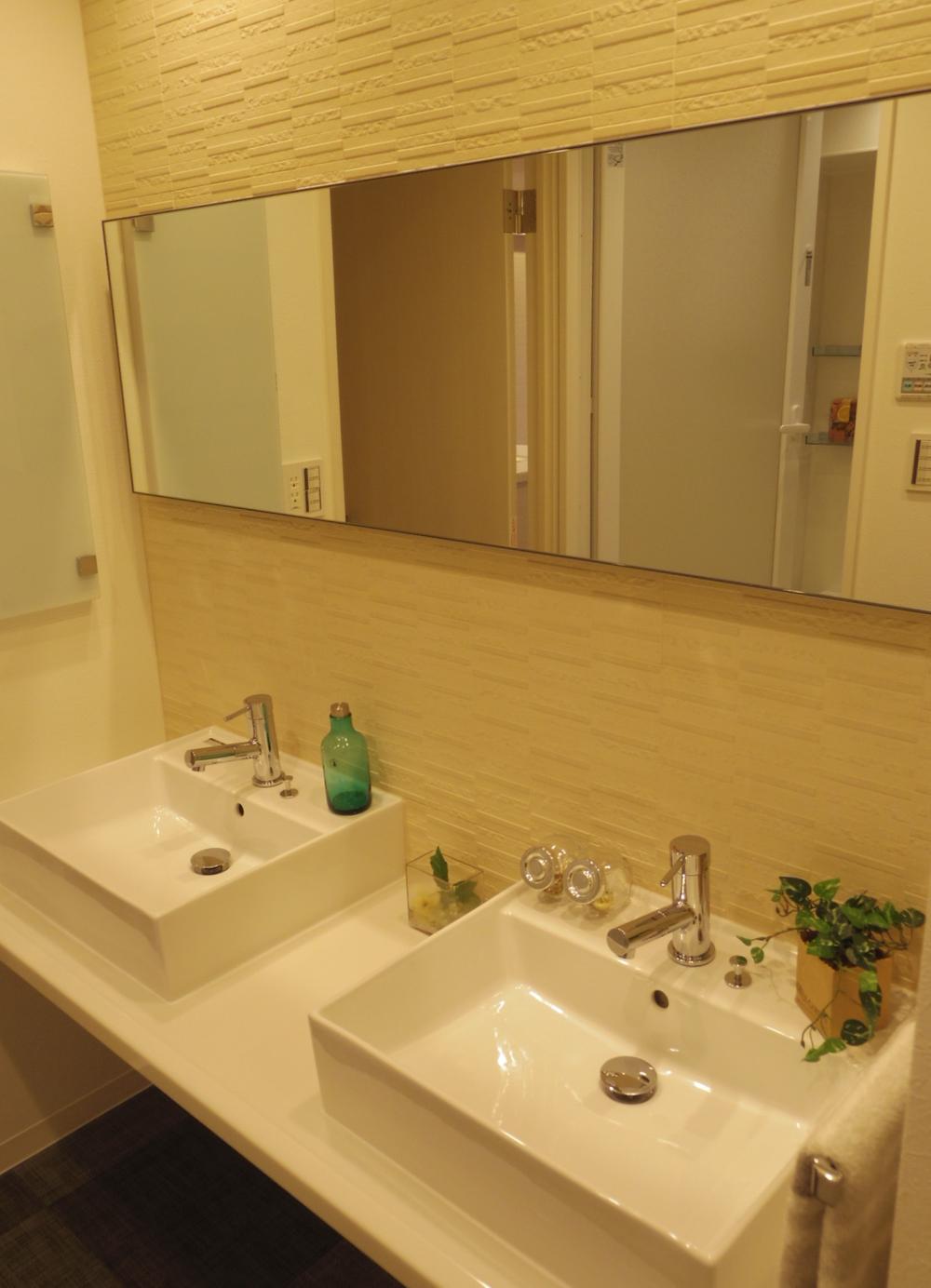 Wash basin, toilet. Indoor (11 May 2013) Shooting