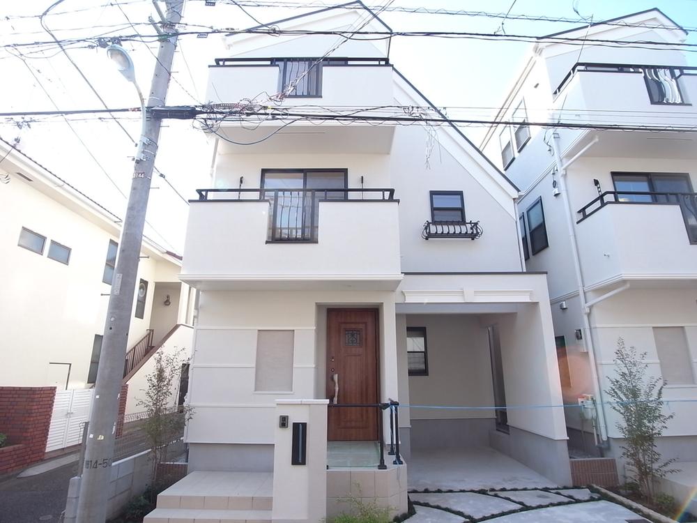 Building plan example (exterior photos). Tokyu Home Construction