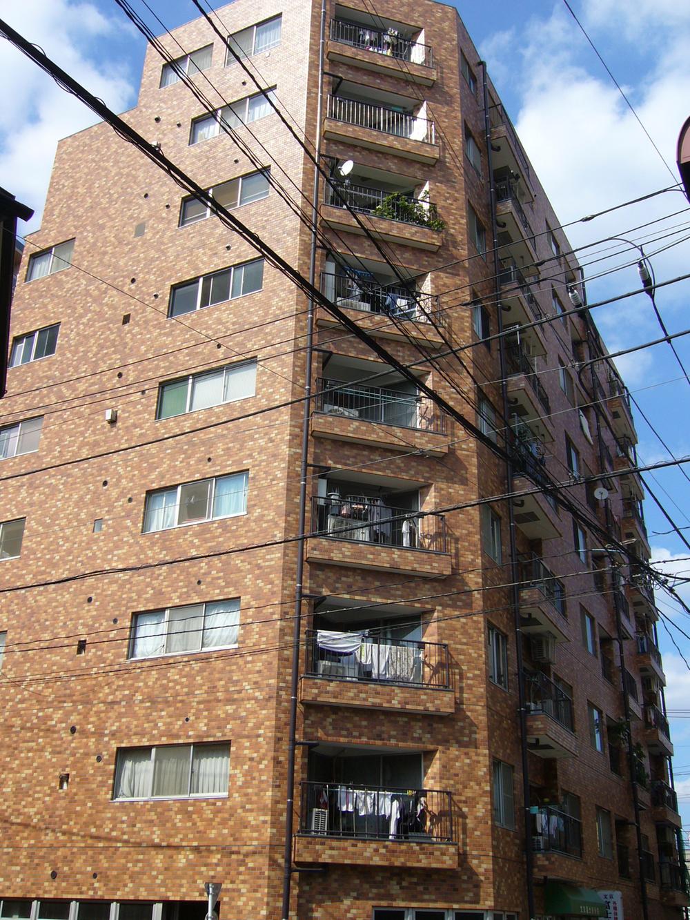 Local appearance photo. Local (11 May 2013) Shooting