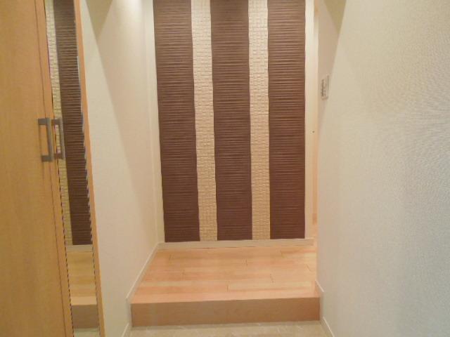 Entrance. Local (11 May 2013) Shooting