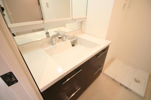 Wash basin, toilet. reference