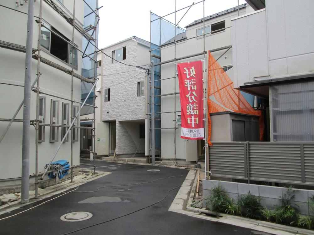 Local photos, including front road. Local (July 2013) Shooting