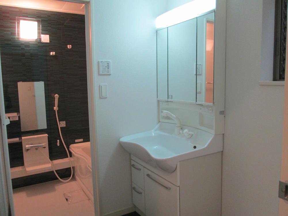 Wash basin, toilet. Indoor (July 2013) Shooting