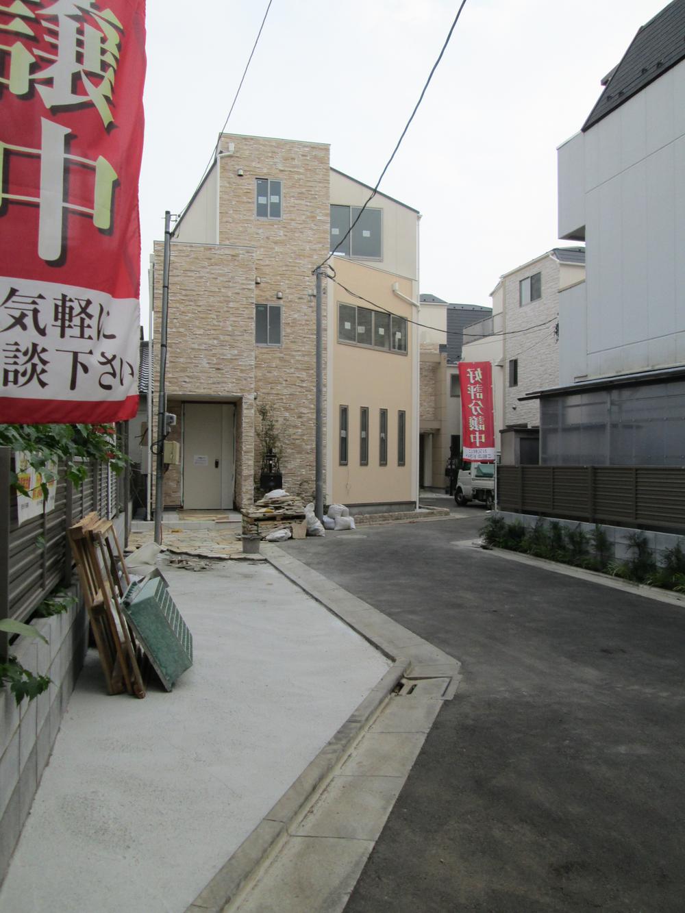 Local photos, including front road. Local (August 2013) Shooting