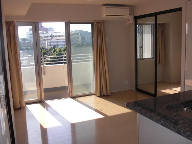 Living. You may view, Sun will come in and Shanshan!