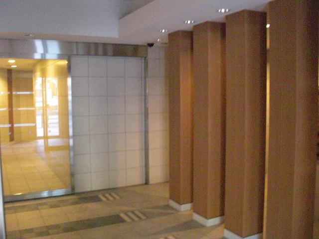 Entrance. Common areas