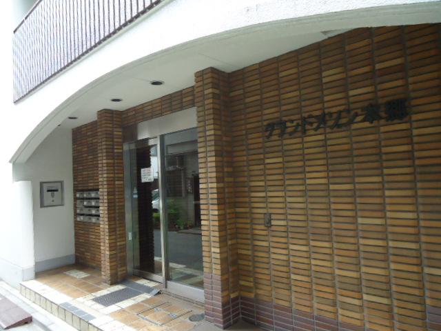 Entrance. Common areas