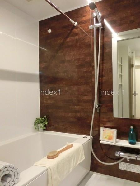 Bathroom. Convenient reheating ・ With bathroom dryer ☆