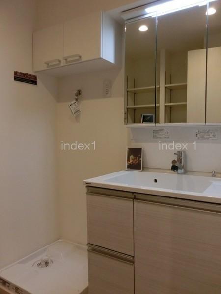 Wash basin, toilet. Convenient use shower faucet