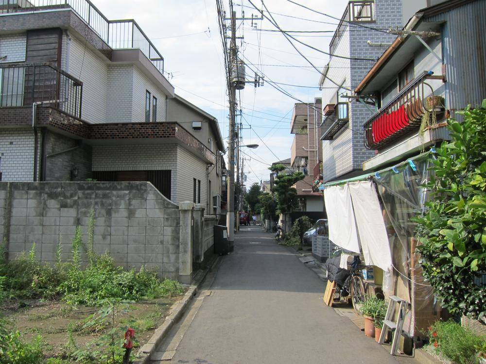 Local photos, including front road. Local (10 May 2013) Shooting