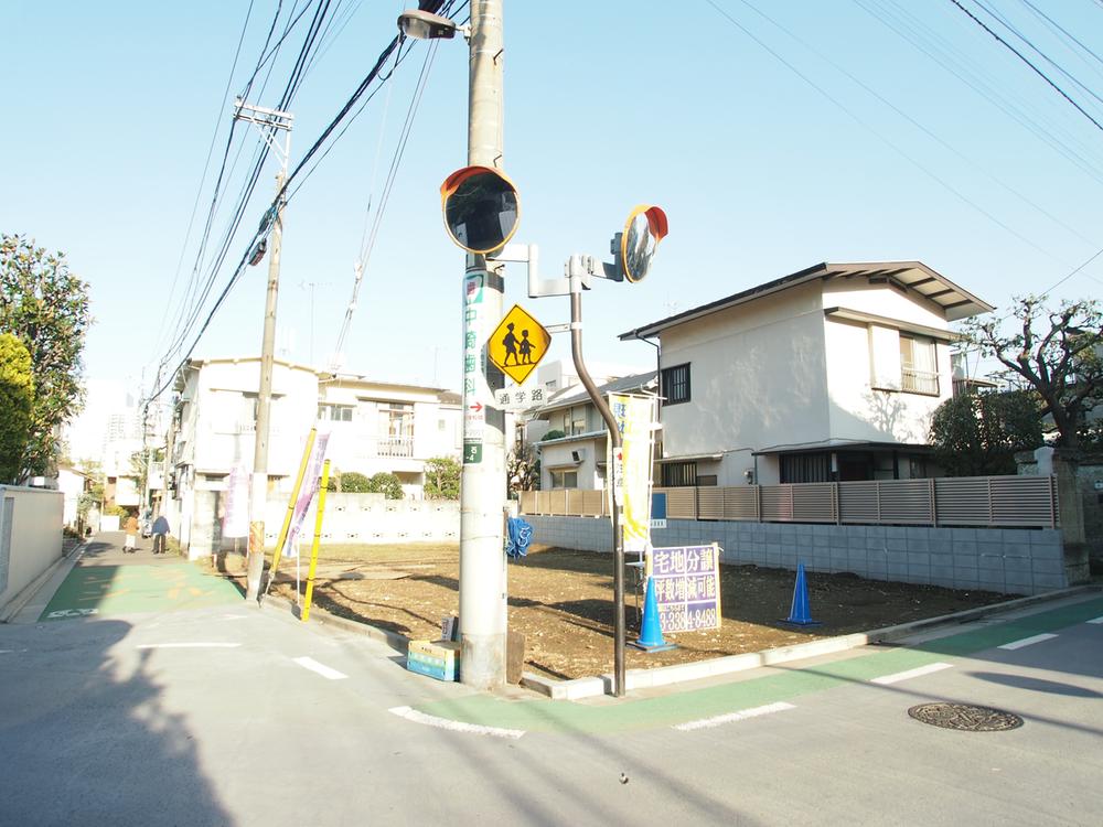 Local photos, including front road. Local (11 May 2013) Shooting