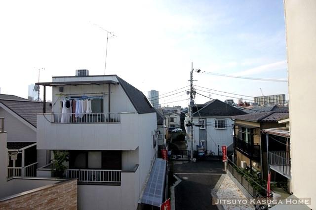 View photos from the dwelling unit. 1 Building view