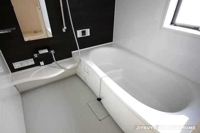 Bathroom. 1 Building room