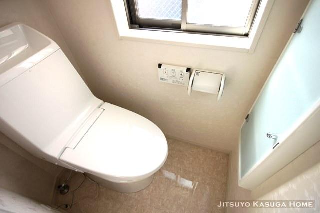 Toilet. 1 Building room