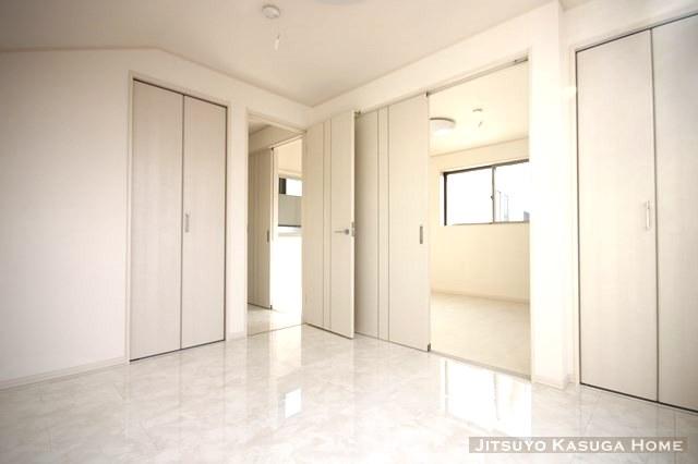 Non-living room. 5 Building room