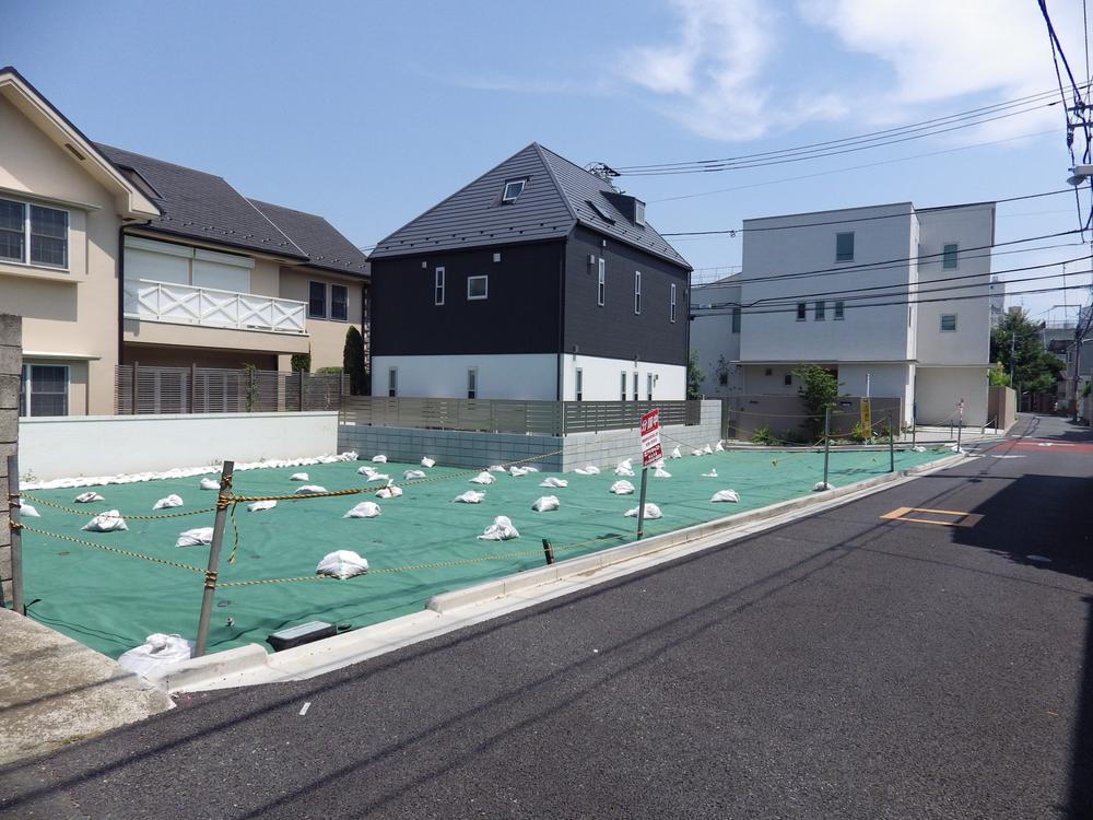 Local photos, including front road. Local (August 2013) Shooting