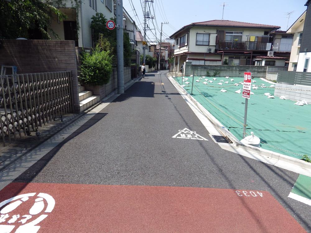 Local photos, including front road. Frontal road