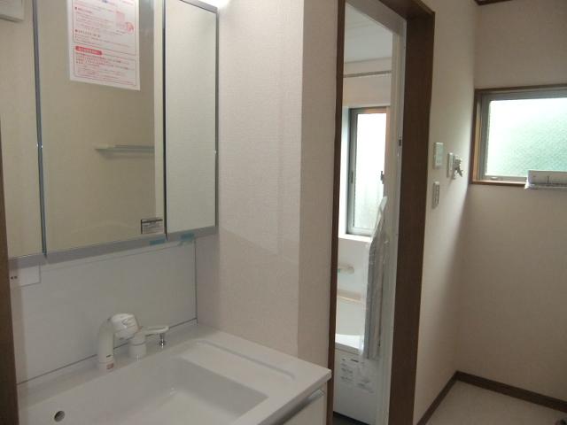 Wash basin, toilet. Indoor (January 2014) Shooting