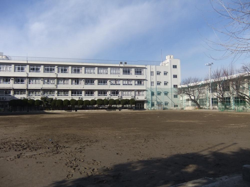 Junior high school. 250m to the first junior high school