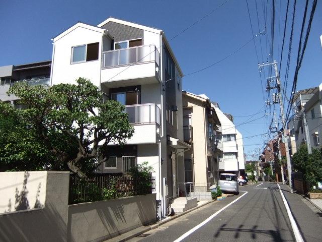 Local photos, including front road. Local (January 2014) Shooting