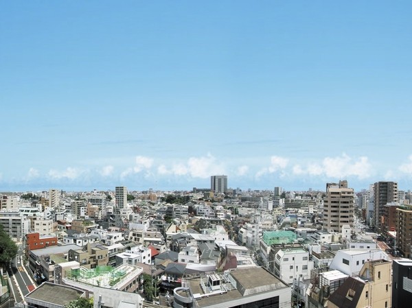 In order to position on a hill, Open-minded view spreads from the lower floors. ※ Published photograph of, About 15m from local ・ Height of 10 floors equivalent (about 30m) than taking a northeast direction which was partially CG processing in (July 2013) the photo, Slightly different from the actual view