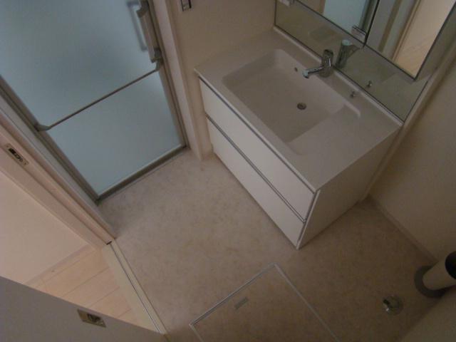 Wash basin, toilet. Indoor (11 May 2013) Shooting