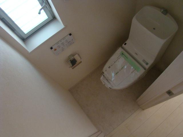 Toilet. Indoor (11 May 2013) Shooting