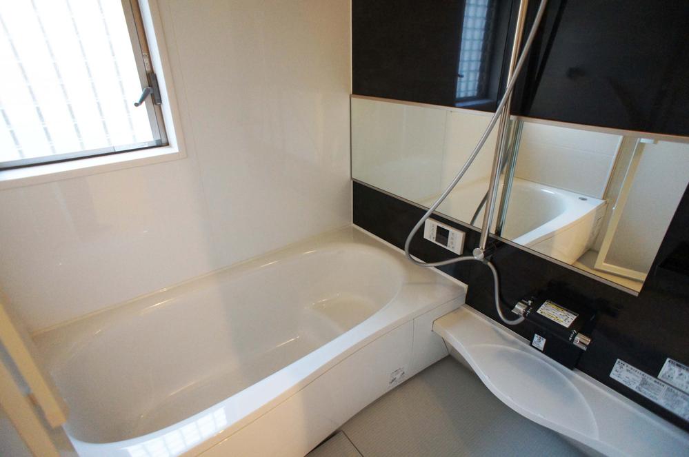 Bathroom. Local (11 May 2013) Shooting