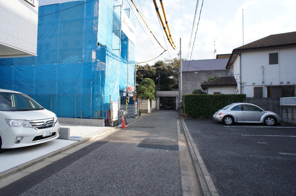 Local photos, including front road. Local (11 May 2013) Shooting