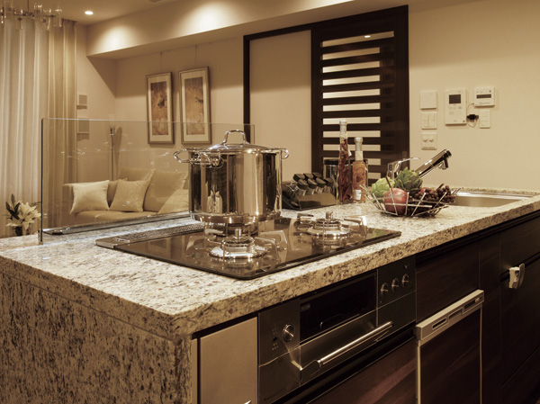 Kitchen.  [kitchen] Enhance the beauty, and the like countertops of granite, Functional storage and beep and stove, Kitchen with enhanced usability such as dishwasher. living ・ In the dining and open space to come together, To achieve a comfortable kitchen work. (Less than, Posted photos model room B type design change plan ※ Compensation ・ Application deadline Yes. It has become a part design change)