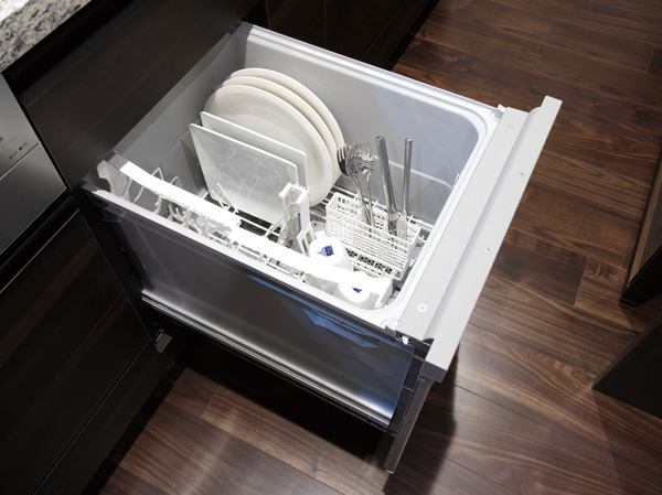 Kitchen.  [Put away happy, Dishwasher] The amount of time and effort without wash water also keep an ecological water-saving type. Powerful to remove the dirt steam cleaning ・ You can also speedily cleaning up after a meal of you in with dryer.