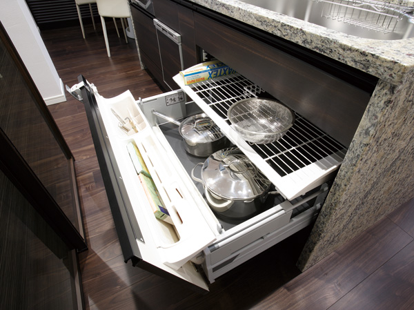 Kitchen.  [Storage and pleasure package for the cooking work easier] Those frequently used is taken out with the package. Reduce the effort and labor of the time to cook, It is housed in a new sense to gently support the cooking work. (A ・ Under the B type of sink, C ・ D type is placed under the stove. )
