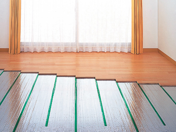 Interior.  [TES hot water floor heating] living ・ The dining, Adopt the TES hot water floor heating to warm comfortably the whole room from feet. Since the warm up to every nook and corner, I do not feel so much the difference between the room temperature by location. Also, Dust and dirt also is clean without Maiagara. (Same specifications)