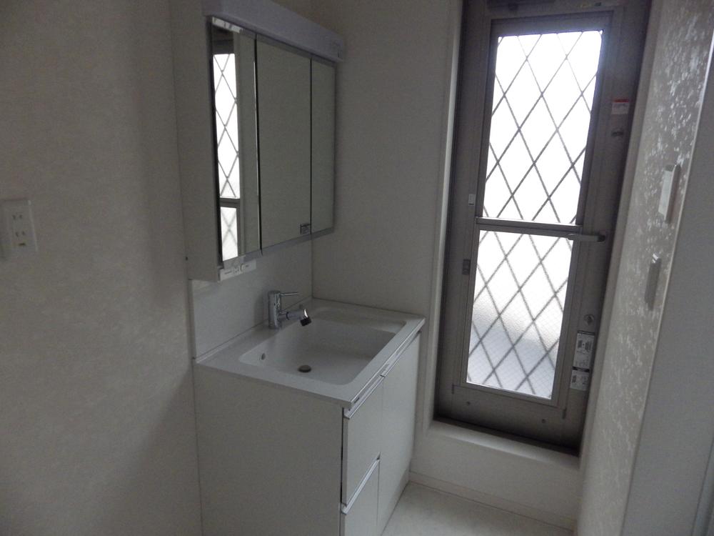 Wash basin, toilet. Indoor (12 May 2013) Shooting