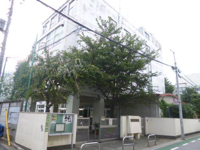 Junior high school. 320m to Bunkyo Ward No. 10 Middle School