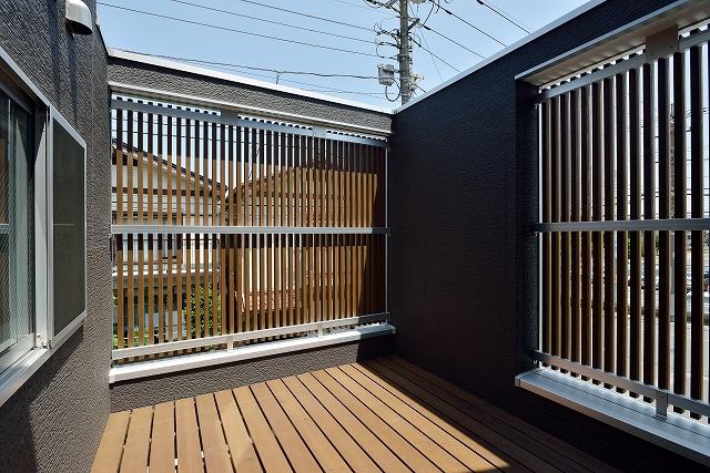 Same specifications photos (Other introspection). Wood balcony construction cases