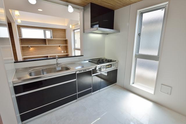 Same specifications photo (kitchen). Kitchen construction cases