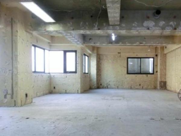 Entrance. Current, skeleton.