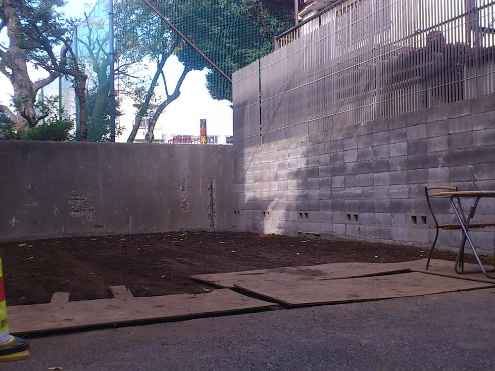 Local photos, including front road. Selling local