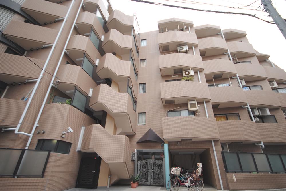 Local appearance photo. Local (09 May 2013) Shooting