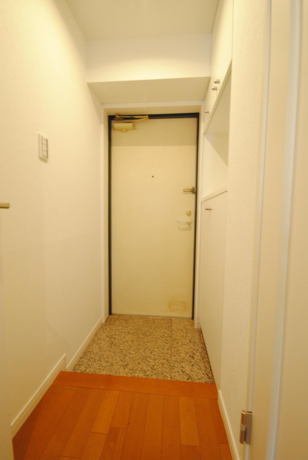 Entrance. Local (11 May 2013) Shooting