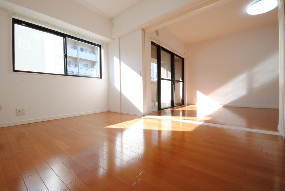 Non-living room. Indoor (11 May 2013) Shooting