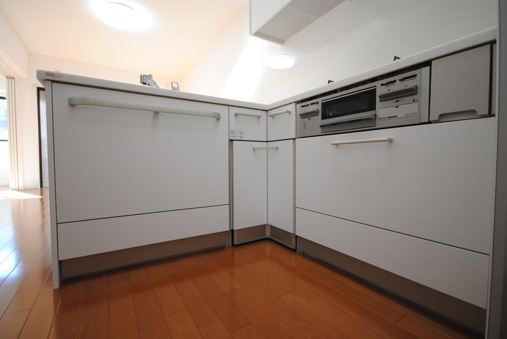 Kitchen. Indoor (11 May 2013) Shooting