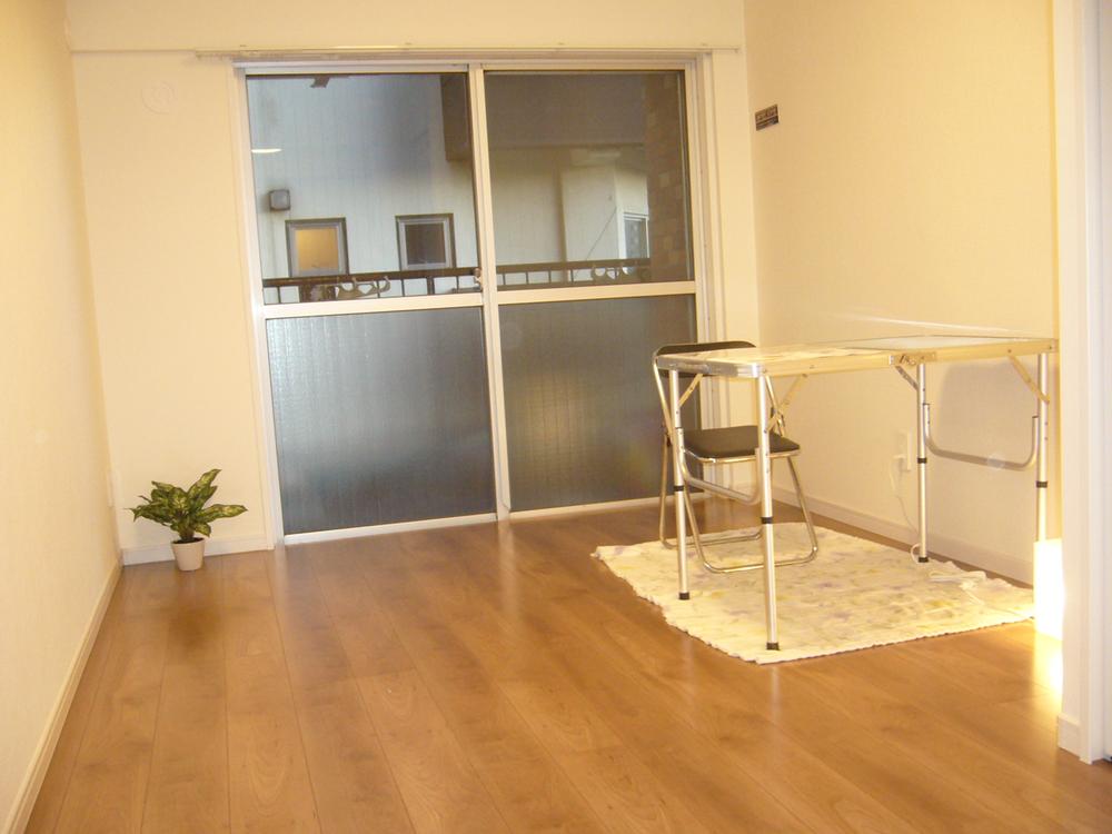 Non-living room. Local (12 May 2013) Shooting