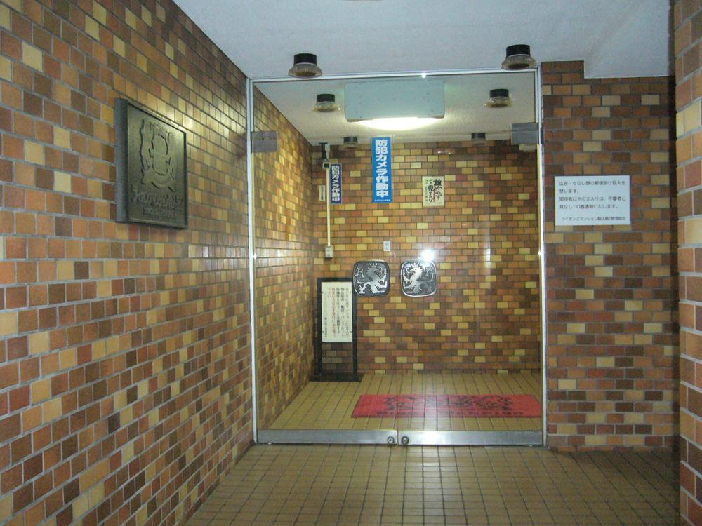 Entrance. Common areas