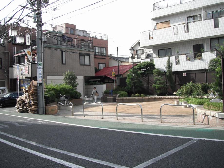 park. 234m until dumplings Sakagami Square