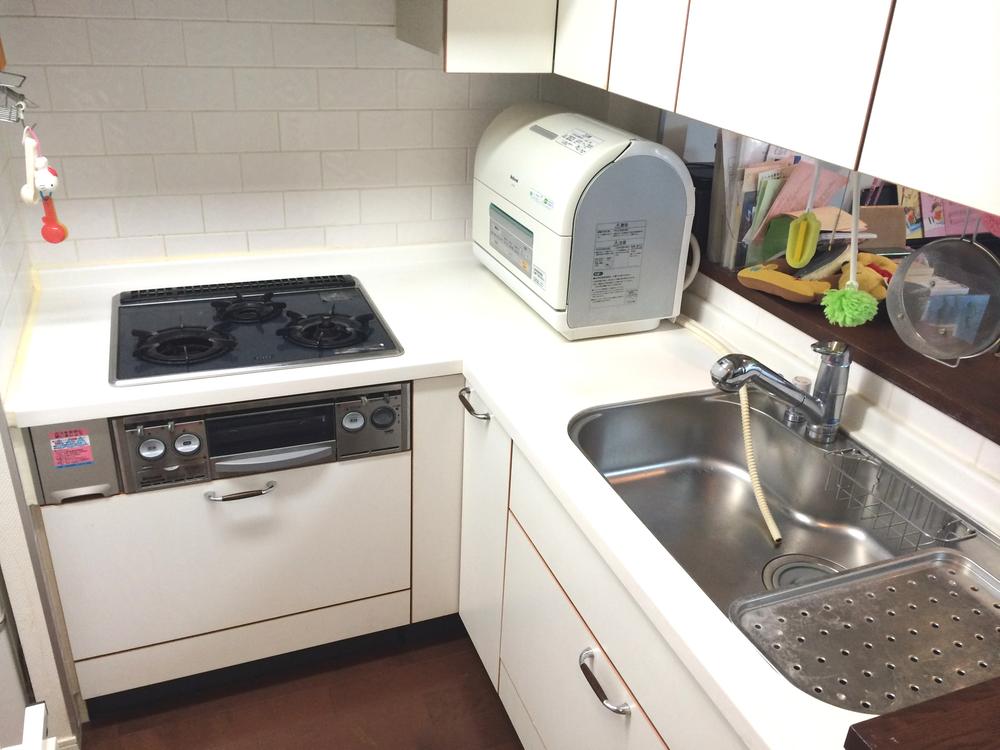 Kitchen. Indoor (12 May 2013) Shooting