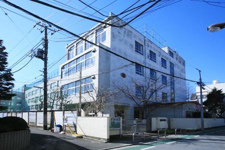 Junior high school. 550m until the tenth junior high school tenth junior high school