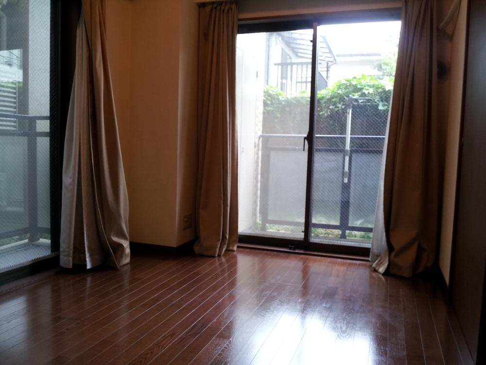 Non-living room. Indoor (10 May 2013) Shooting