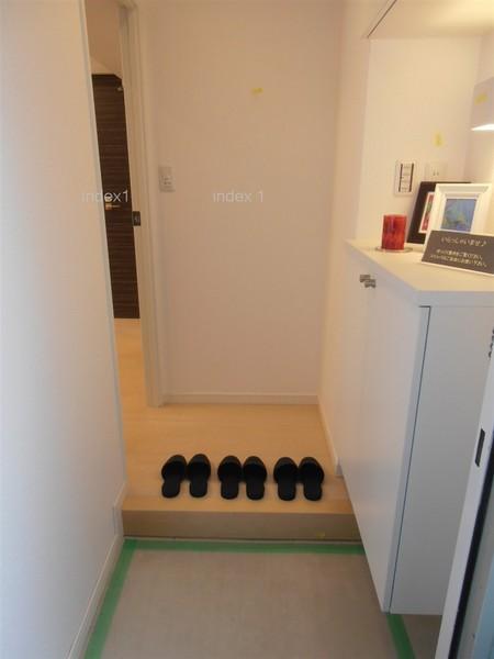 Entrance. Neat entrance space ☆